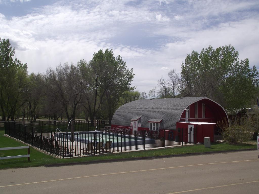 Dinosaur Trail Rv Resort & Cabins Drumheller Exterior photo