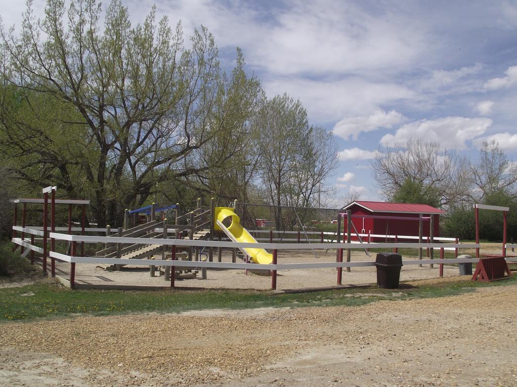 Dinosaur Trail Rv Resort & Cabins Drumheller Exterior photo