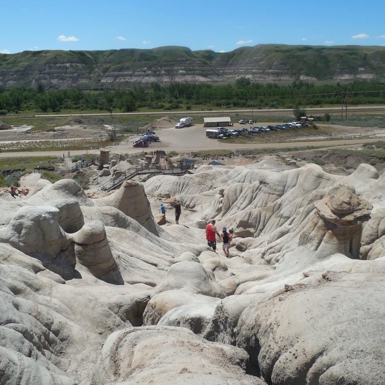 Dinosaur Trail Rv Resort & Cabins Drumheller Exterior photo